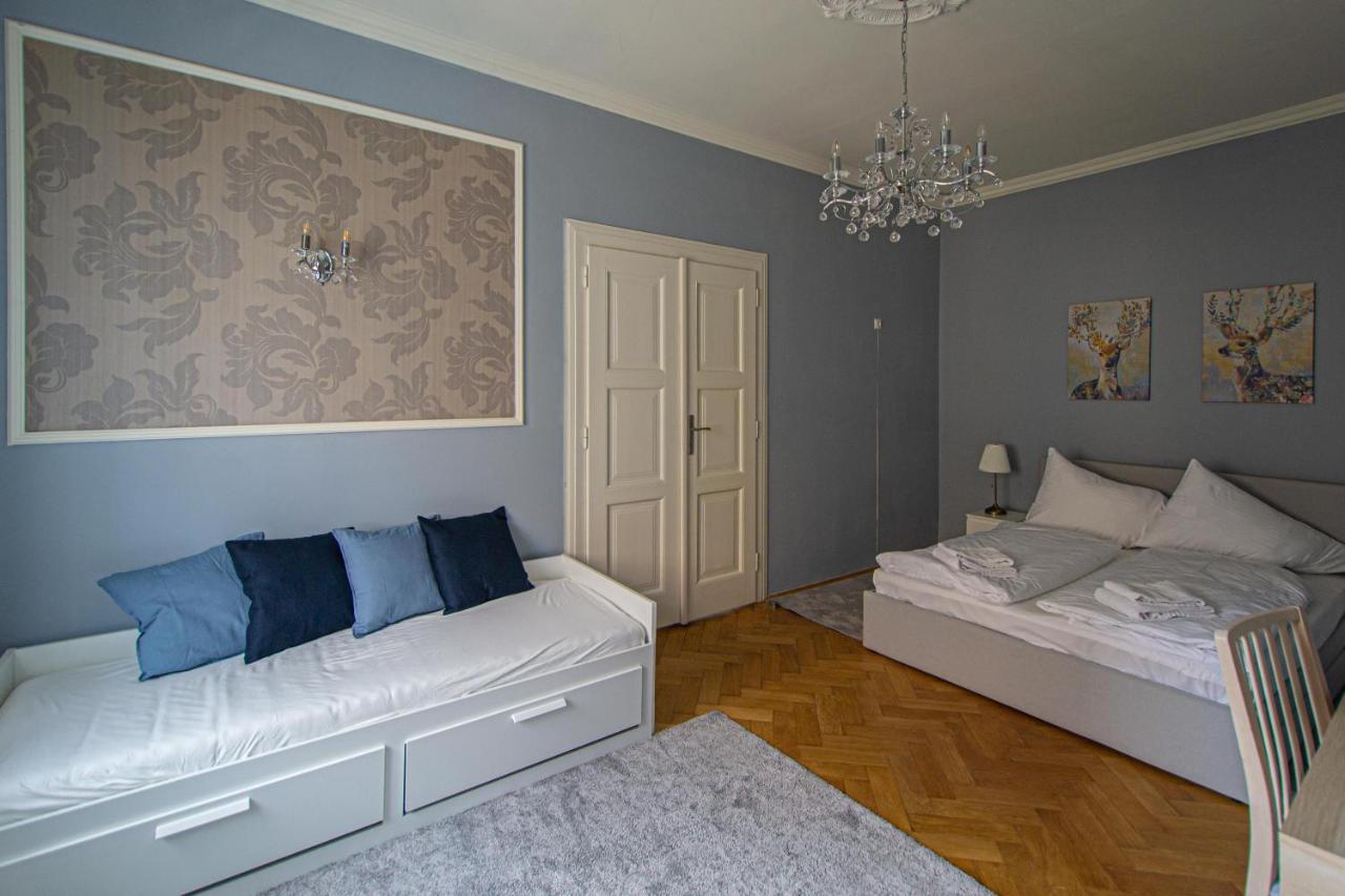 Luxury Central 150M2 Apartment On Wencelas Square With Private Garage Prague Luaran gambar