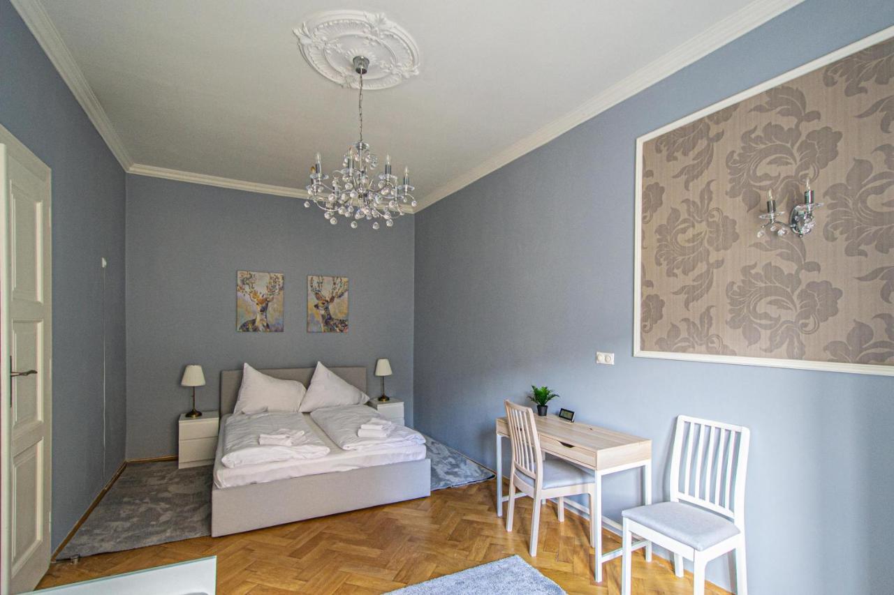 Luxury Central 150M2 Apartment On Wencelas Square With Private Garage Prague Luaran gambar
