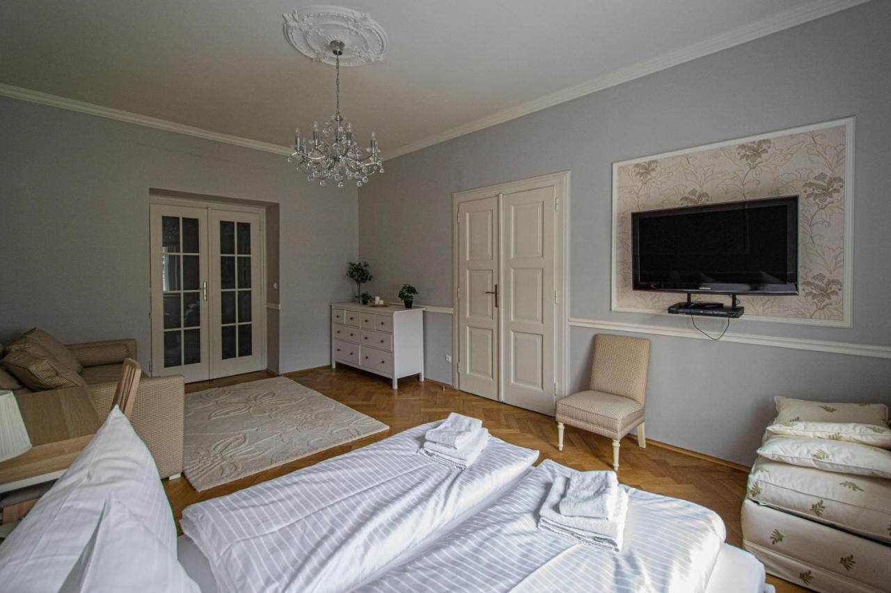 Luxury Central 150M2 Apartment On Wencelas Square With Private Garage Prague Luaran gambar