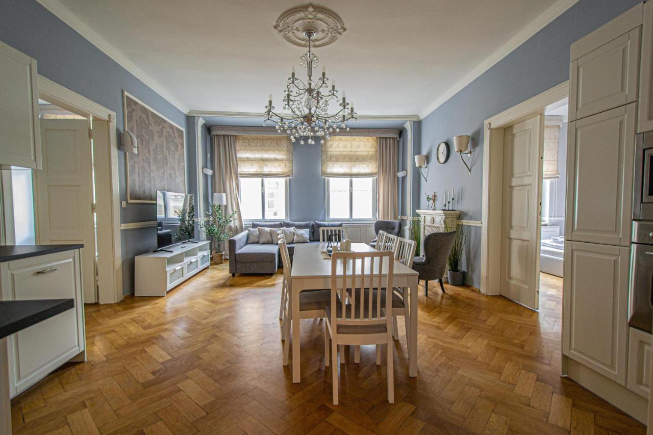 Luxury Central 150M2 Apartment On Wencelas Square With Private Garage Prague Luaran gambar