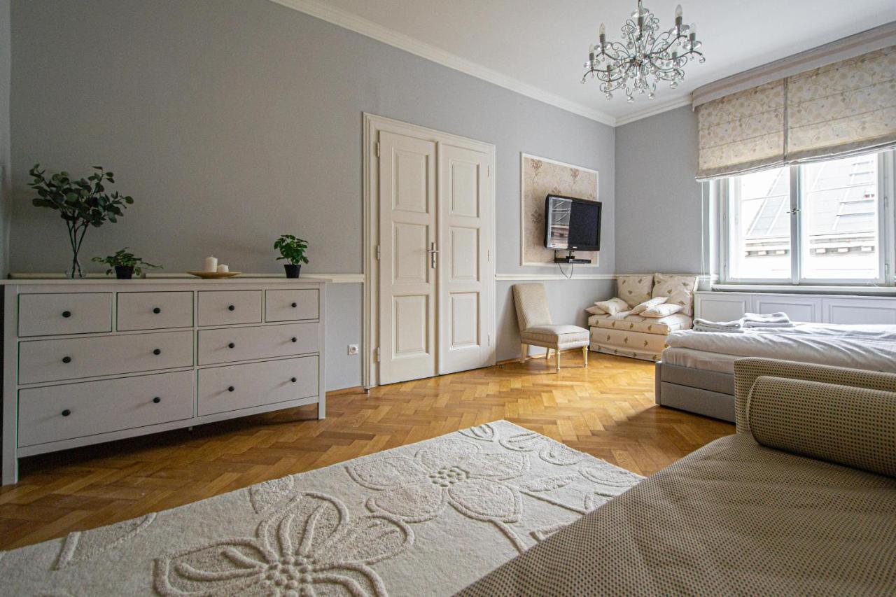 Luxury Central 150M2 Apartment On Wencelas Square With Private Garage Prague Luaran gambar