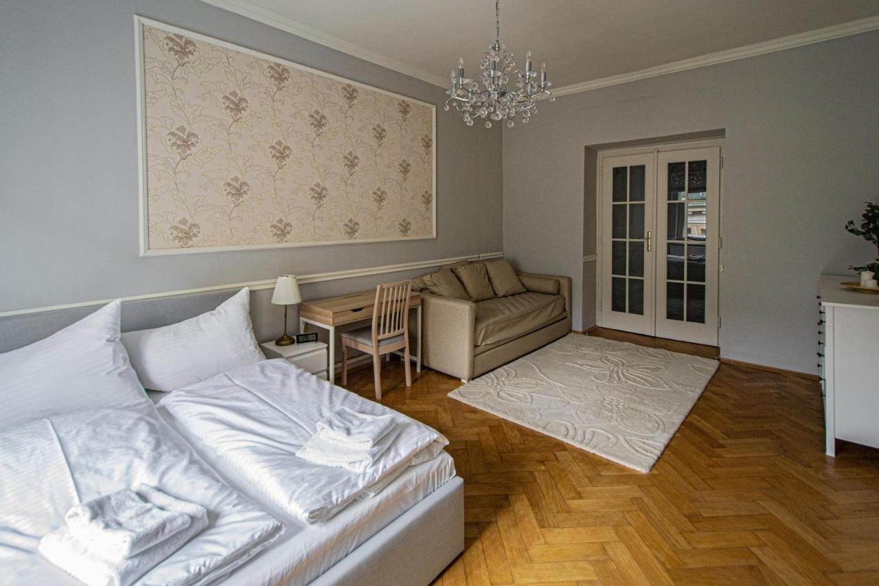 Luxury Central 150M2 Apartment On Wencelas Square With Private Garage Prague Luaran gambar