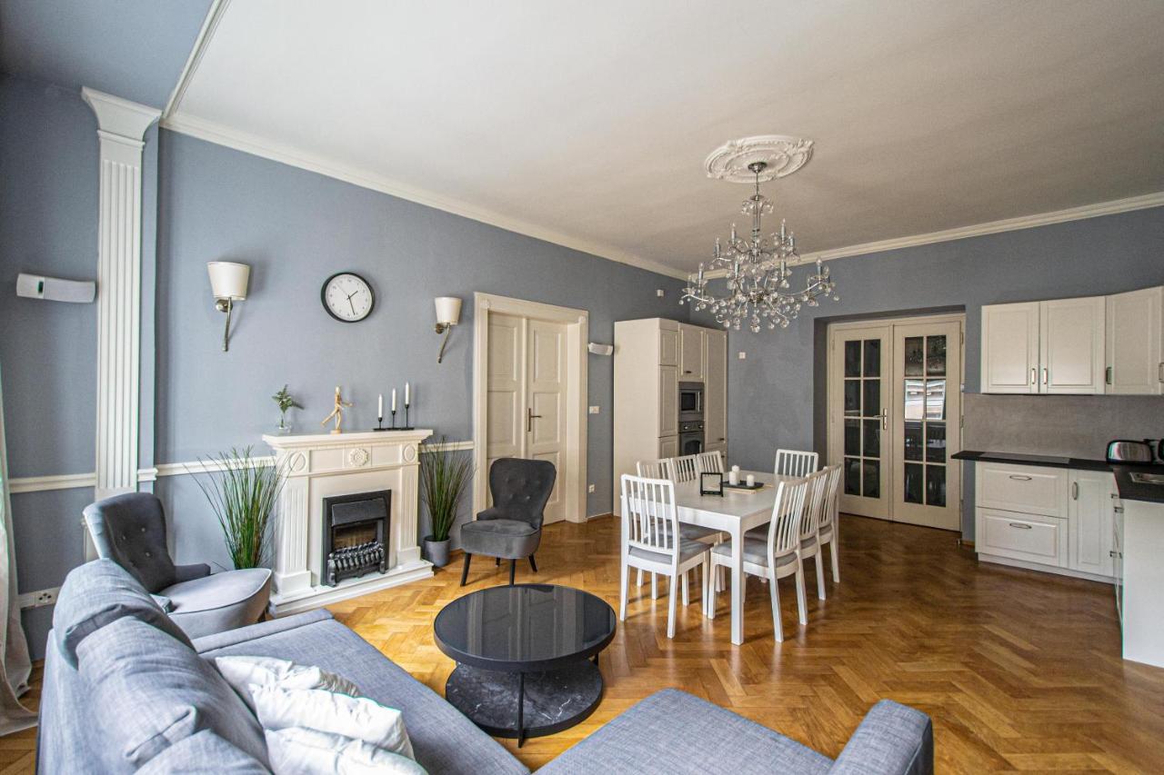 Luxury Central 150M2 Apartment On Wencelas Square With Private Garage Prague Luaran gambar