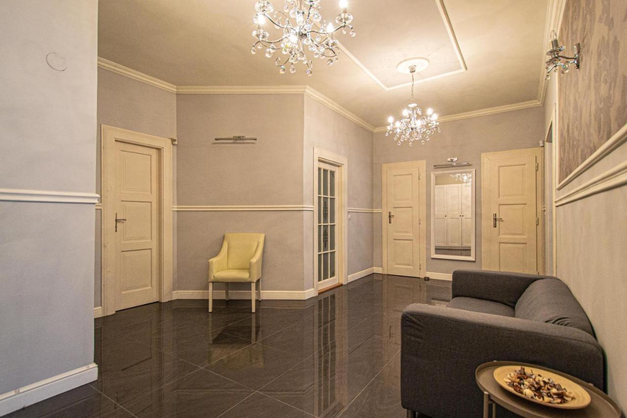 Luxury Central 150M2 Apartment On Wencelas Square With Private Garage Prague Luaran gambar