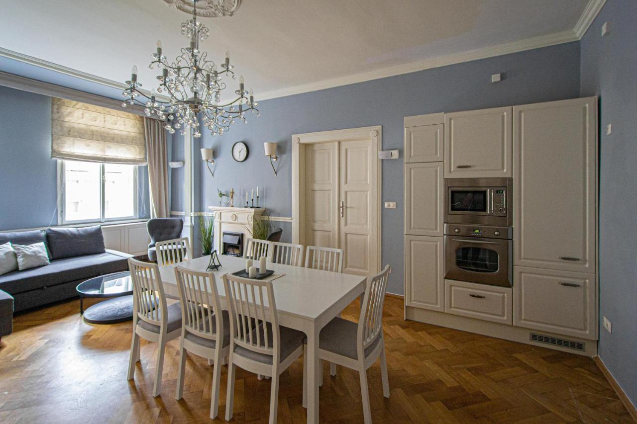 Luxury Central 150M2 Apartment On Wencelas Square With Private Garage Prague Luaran gambar