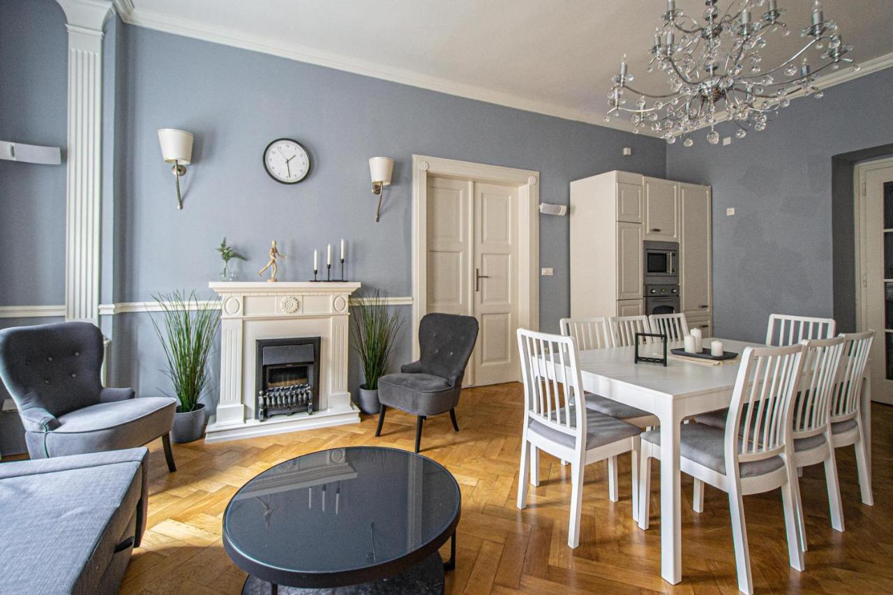 Luxury Central 150M2 Apartment On Wencelas Square With Private Garage Prague Luaran gambar