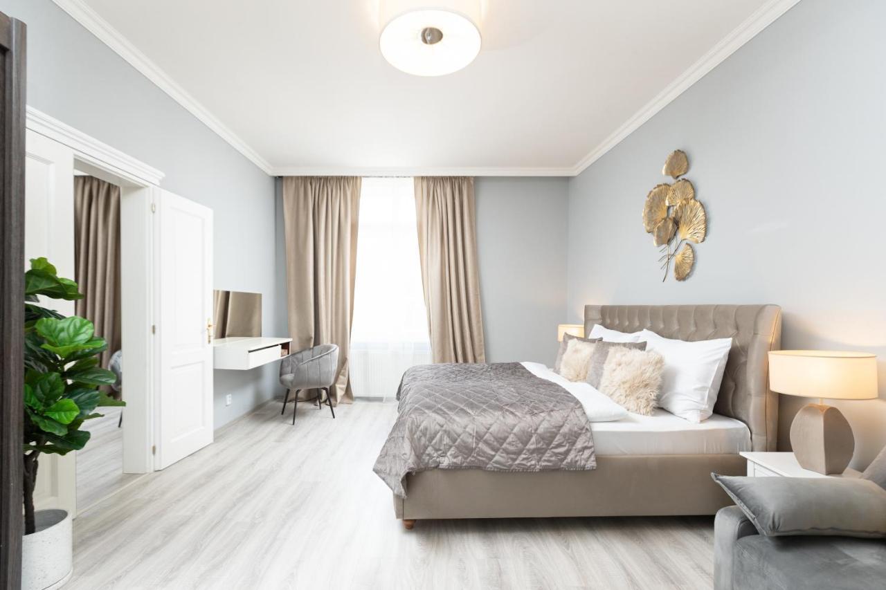 Luxury Central 150M2 Apartment On Wencelas Square With Private Garage Prague Luaran gambar